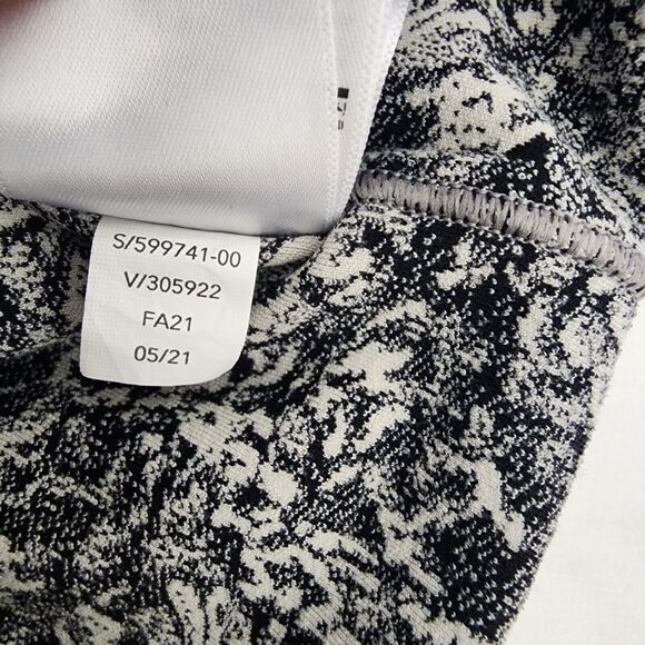 Athleta Women Legging Medium Salutation Stash Pocket ll Textured 7/8 Tight Black - Picture 11 of 11